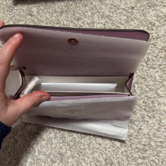 NWT Kate Spade Kenzie Boxed Medium Flap Wristlet in Patent Quartz Pink - Picture 9 of 12